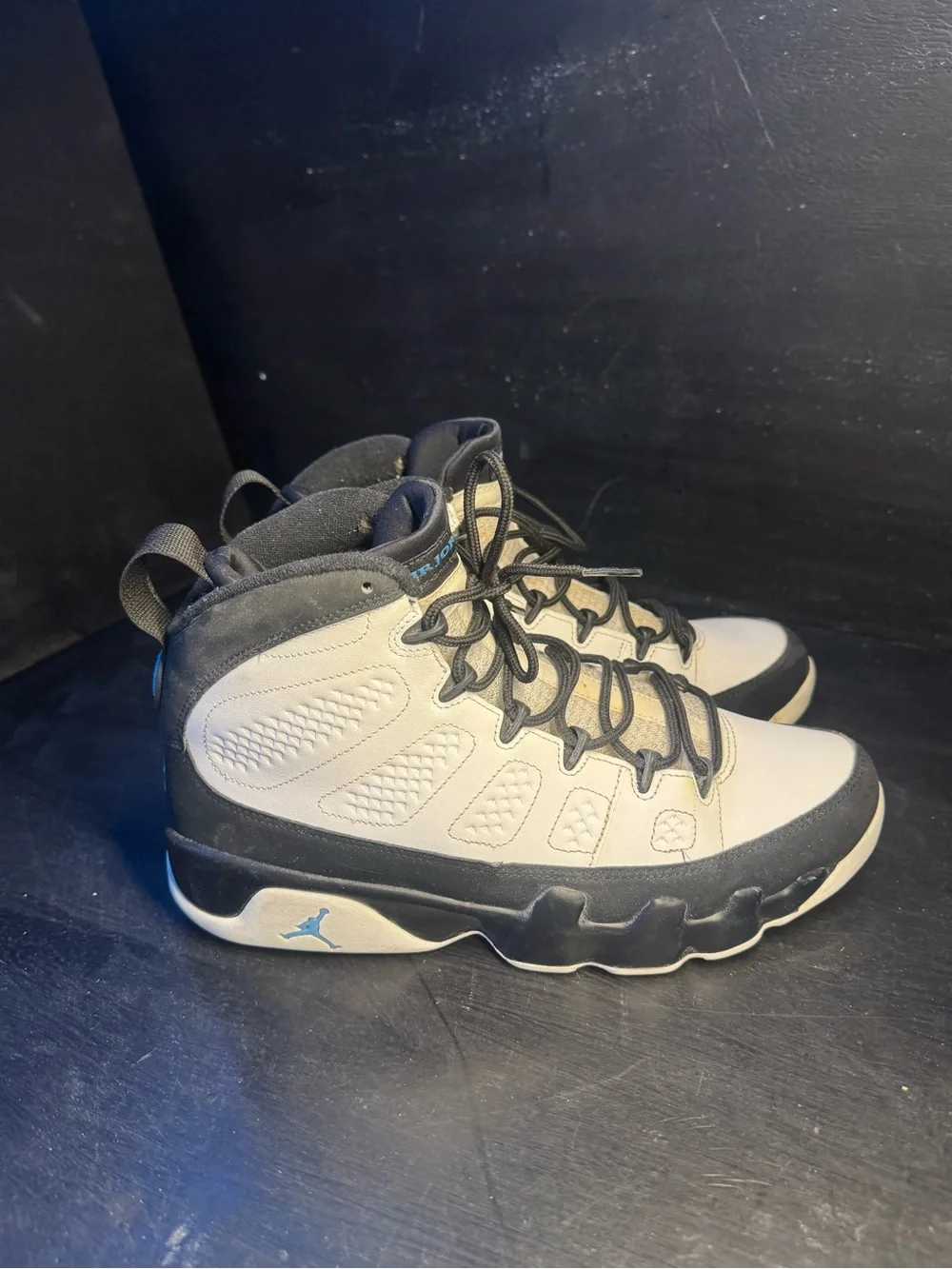 Jordan 9 -Top Sneakers in Light Gray and Black with Blue no insole